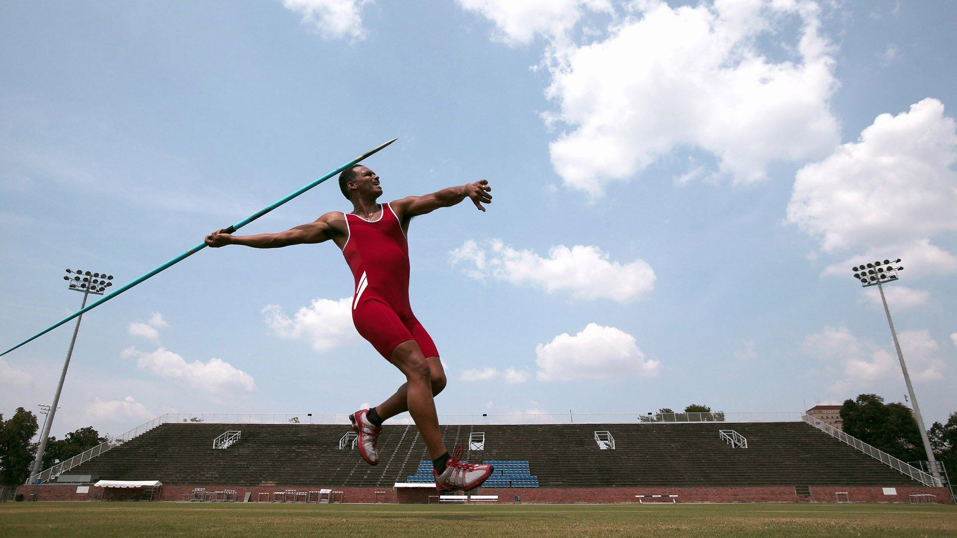 巴萨权衡锋线变革，莱万续约可能性存留，未来几周定走向